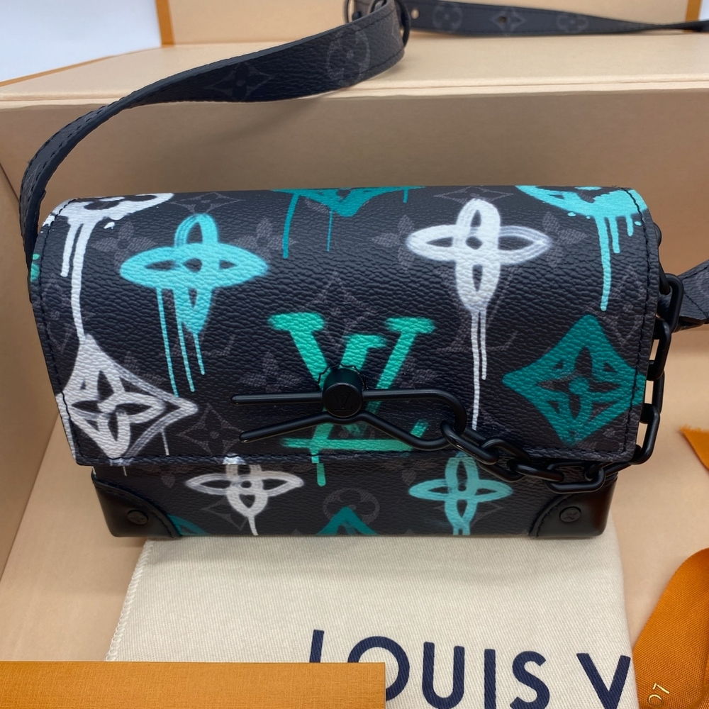 SOLD!!Louis Vuitton Monogram Eclipse Steamer Wearable Wallet Graffiti Multicolor